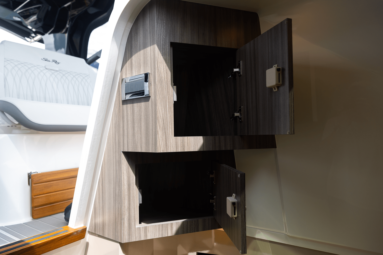 2025 Sea Ray Sundancer 370 Outboard Image Thumbnail #28