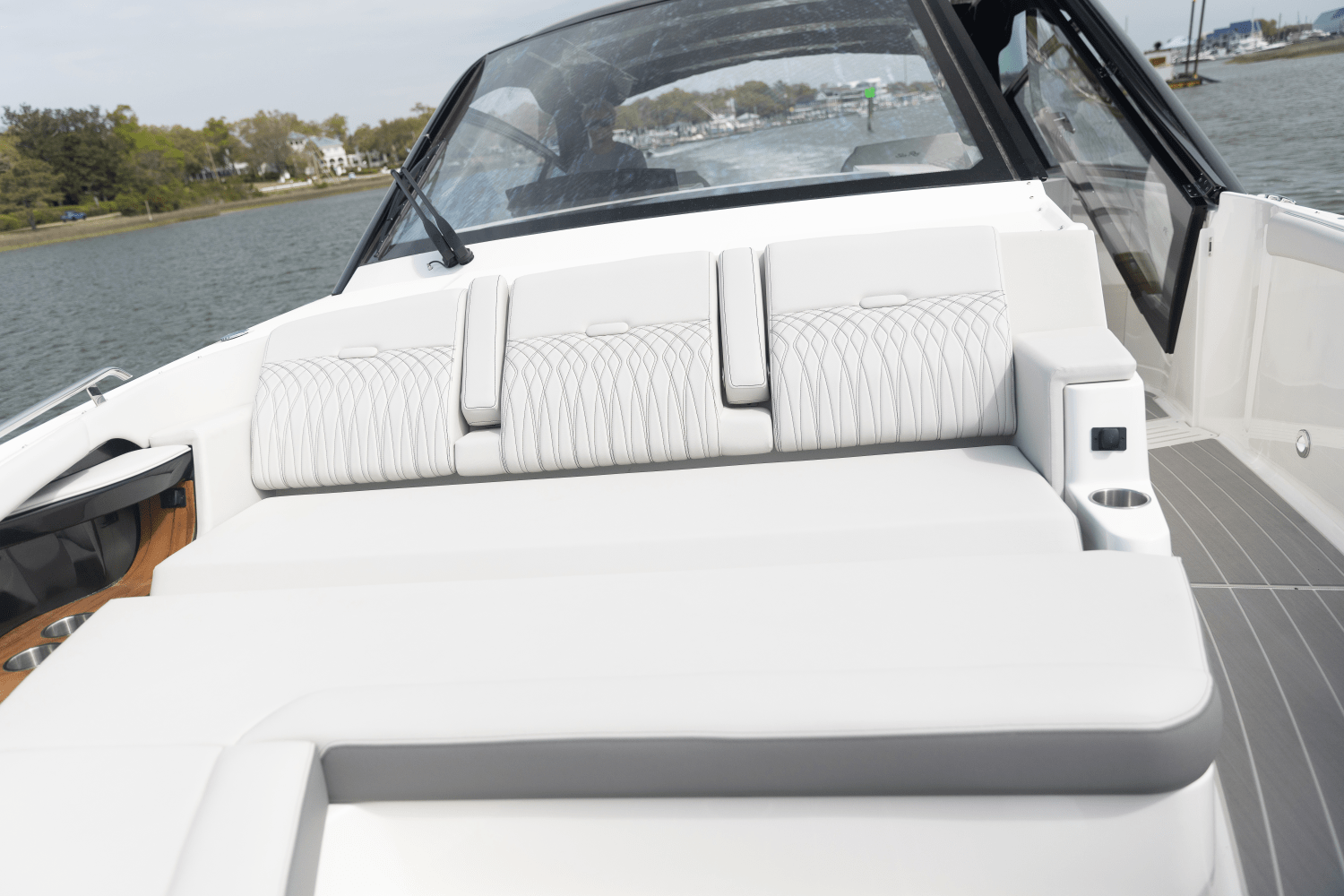 2025 Sea Ray Sundancer 370 Outboard Image Thumbnail #16