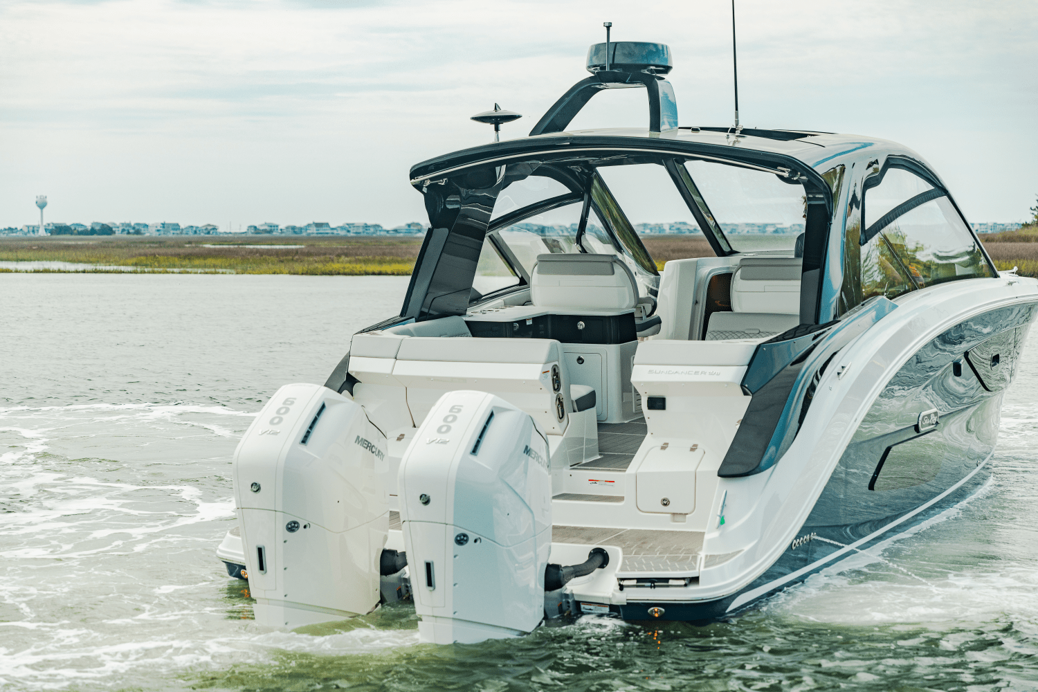 2025 Sea Ray Sundancer 370 Outboard Image Thumbnail #2