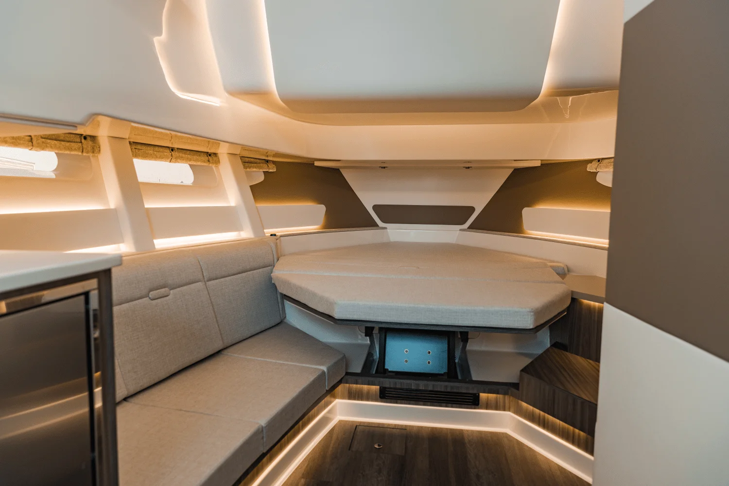 2025 Sea Ray Sundancer 370 Outboard Image Thumbnail #22