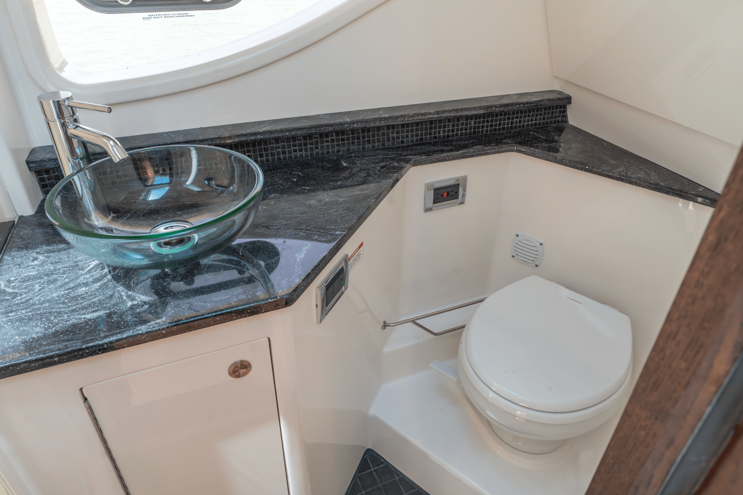 2025 Sea Ray Sundancer 370 Outboard Image Thumbnail #12