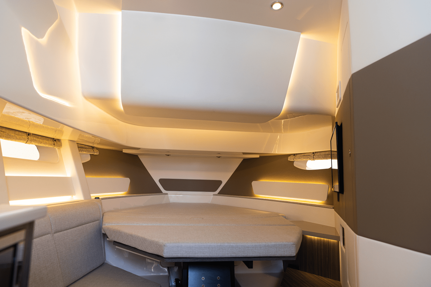 2025 Sea Ray Sundancer 370 Outboard Image Thumbnail #23