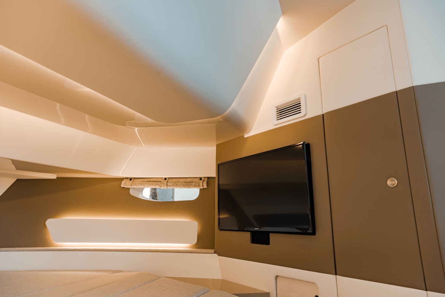 2025 Sea Ray Sundancer 370 Outboard Image Thumbnail #24