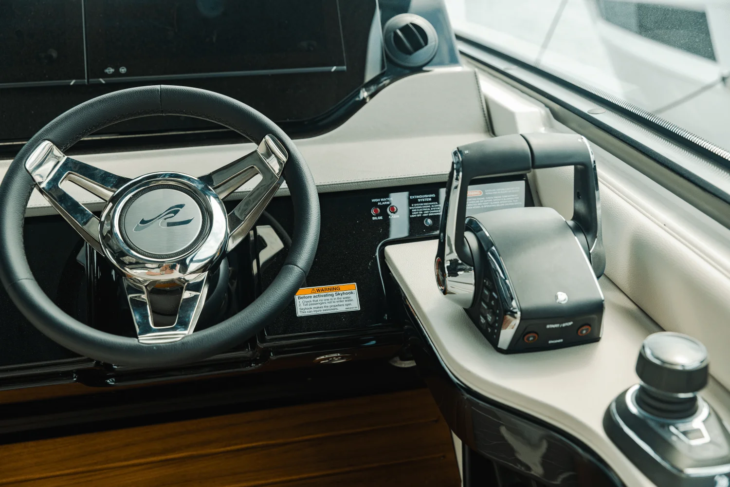 2025 Sea Ray Sundancer 370 Outboard Image Thumbnail #32