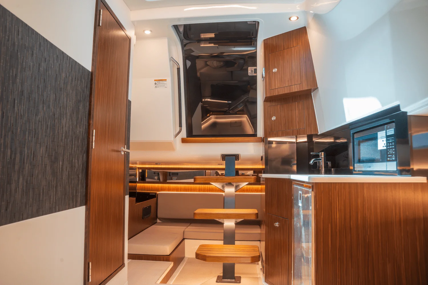 2025 Sea Ray Sundancer 370 Outboard Image Thumbnail #11