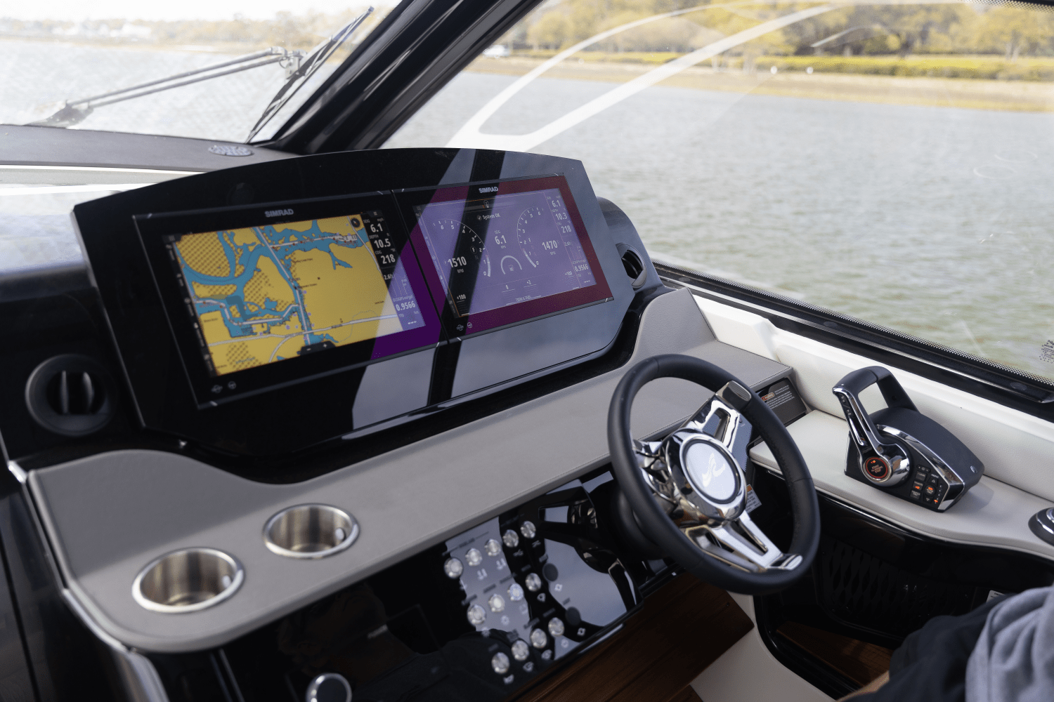 2025 Sea Ray Sundancer 370 Outboard Image Thumbnail #14