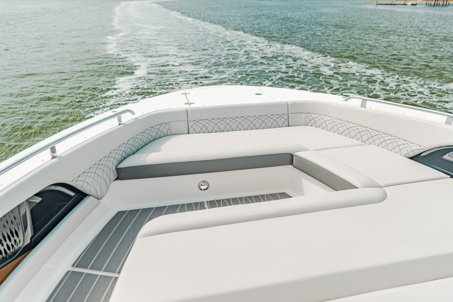 2025 Sea Ray Sundancer 370 Outboard Image Thumbnail #6