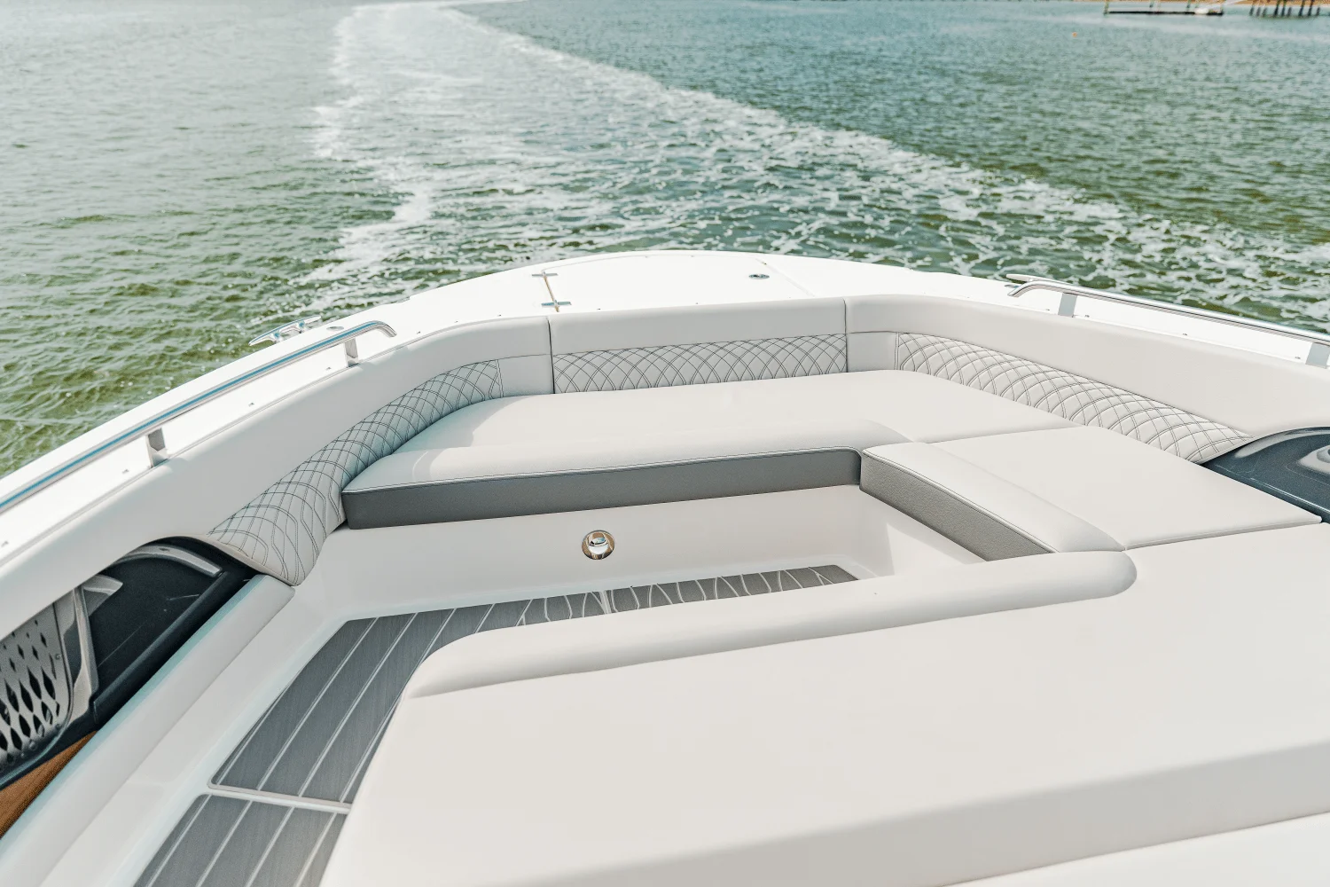 2025 Sea Ray Sundancer 370 Outboard Image Thumbnail #6