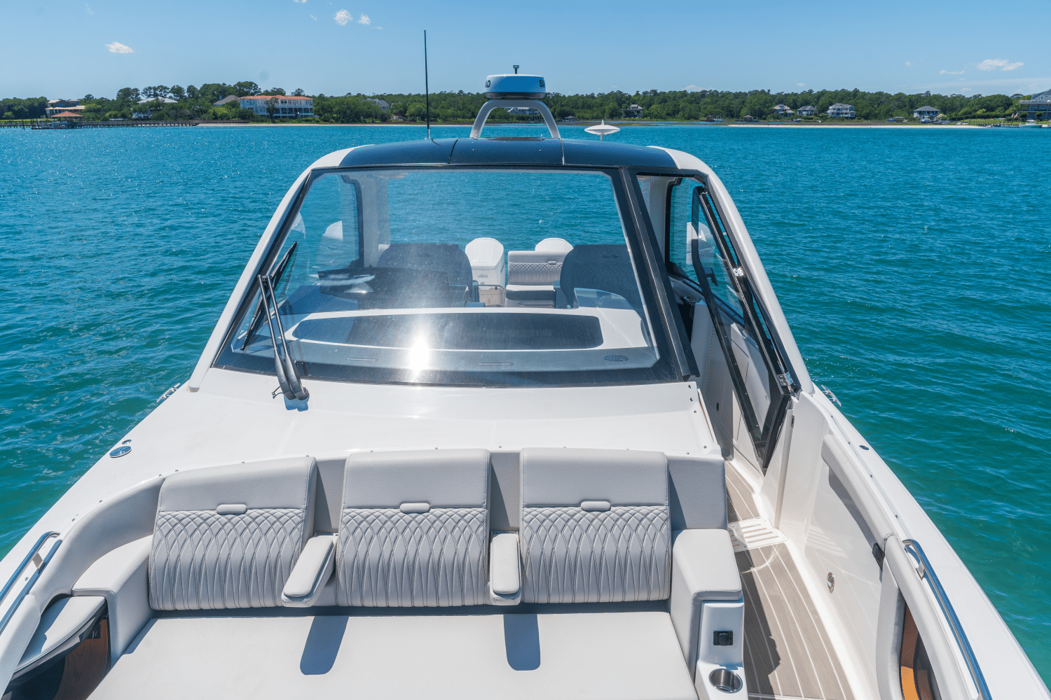 2025 Sea Ray Sundancer 370 Outboard Image Thumbnail #4