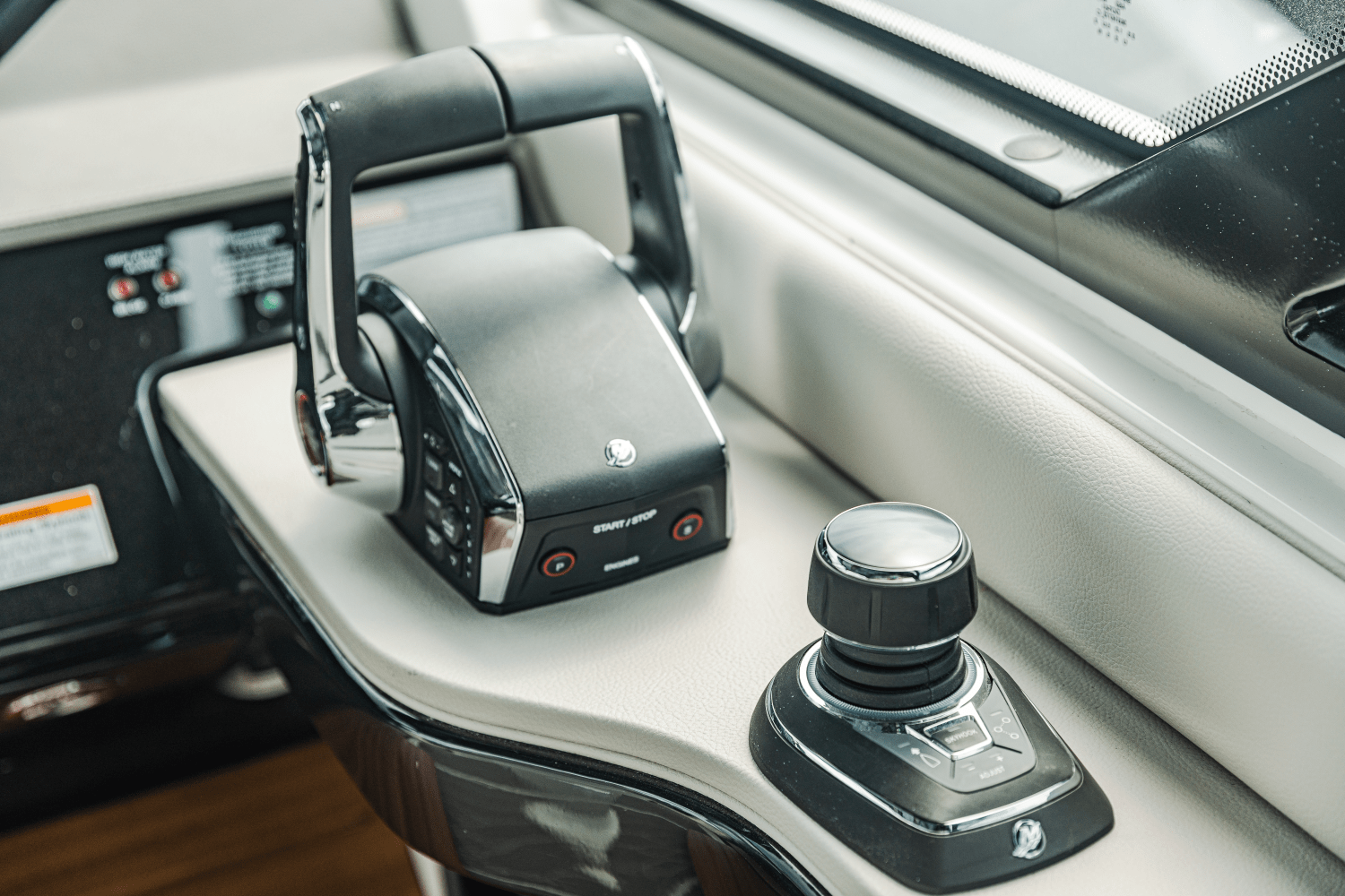 2025 Sea Ray Sundancer 370 Outboard Image Thumbnail #33