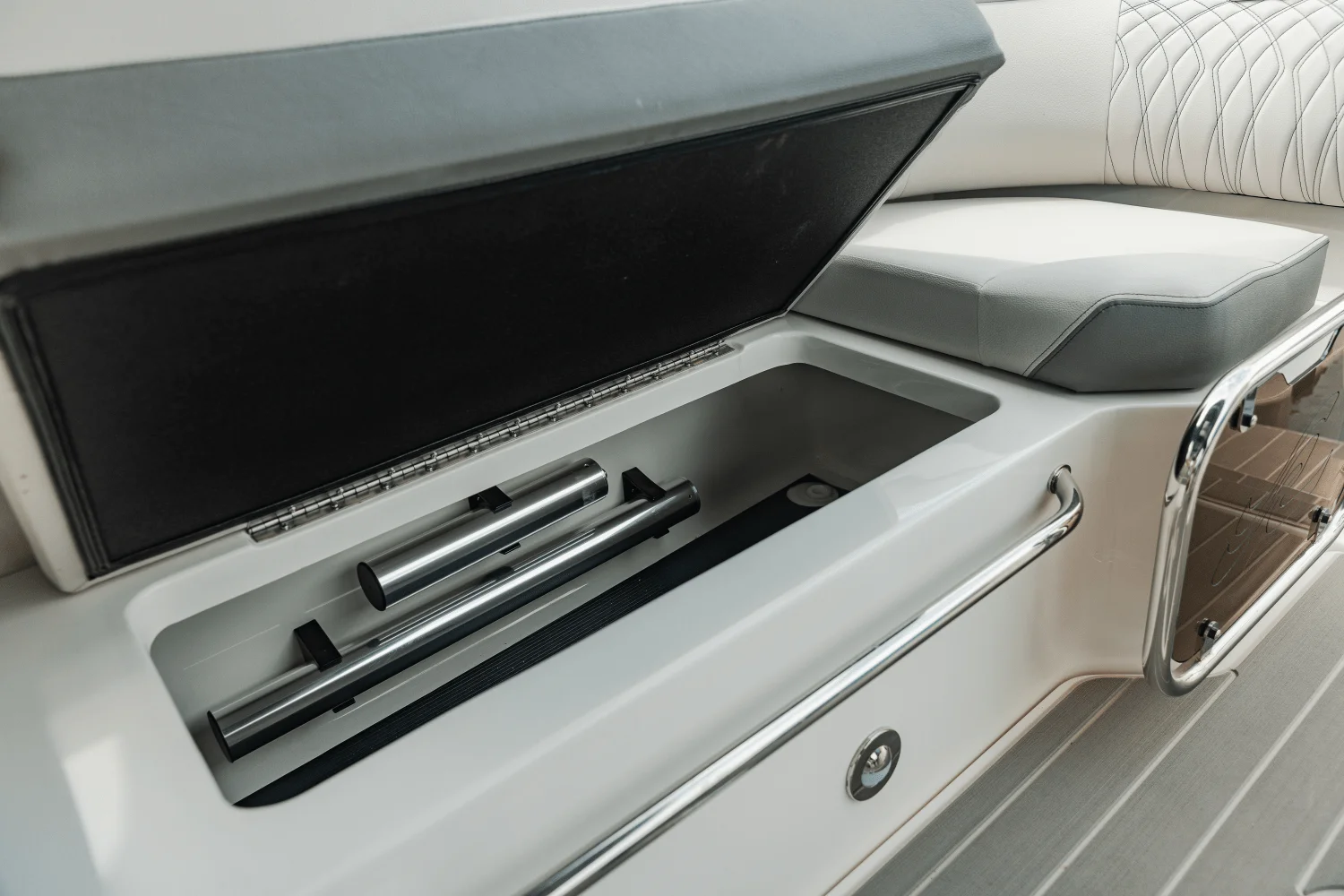 2025 Sea Ray Sundancer 370 Outboard Image Thumbnail #37