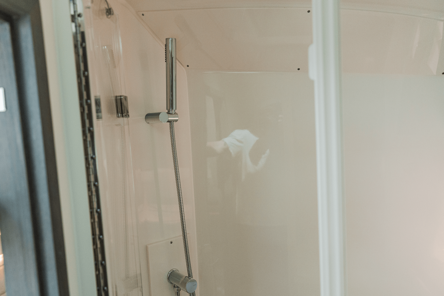 2025 Sea Ray Sundancer 370 Outboard Image Thumbnail #31