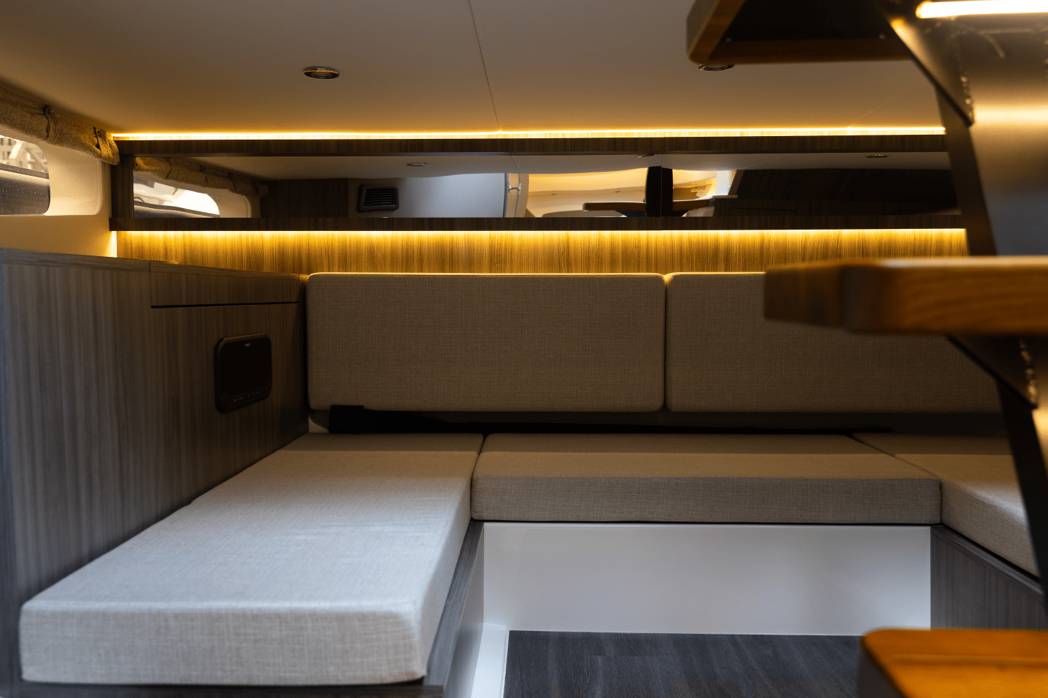 2025 Sea Ray Sundancer 370 Outboard Image Thumbnail #19