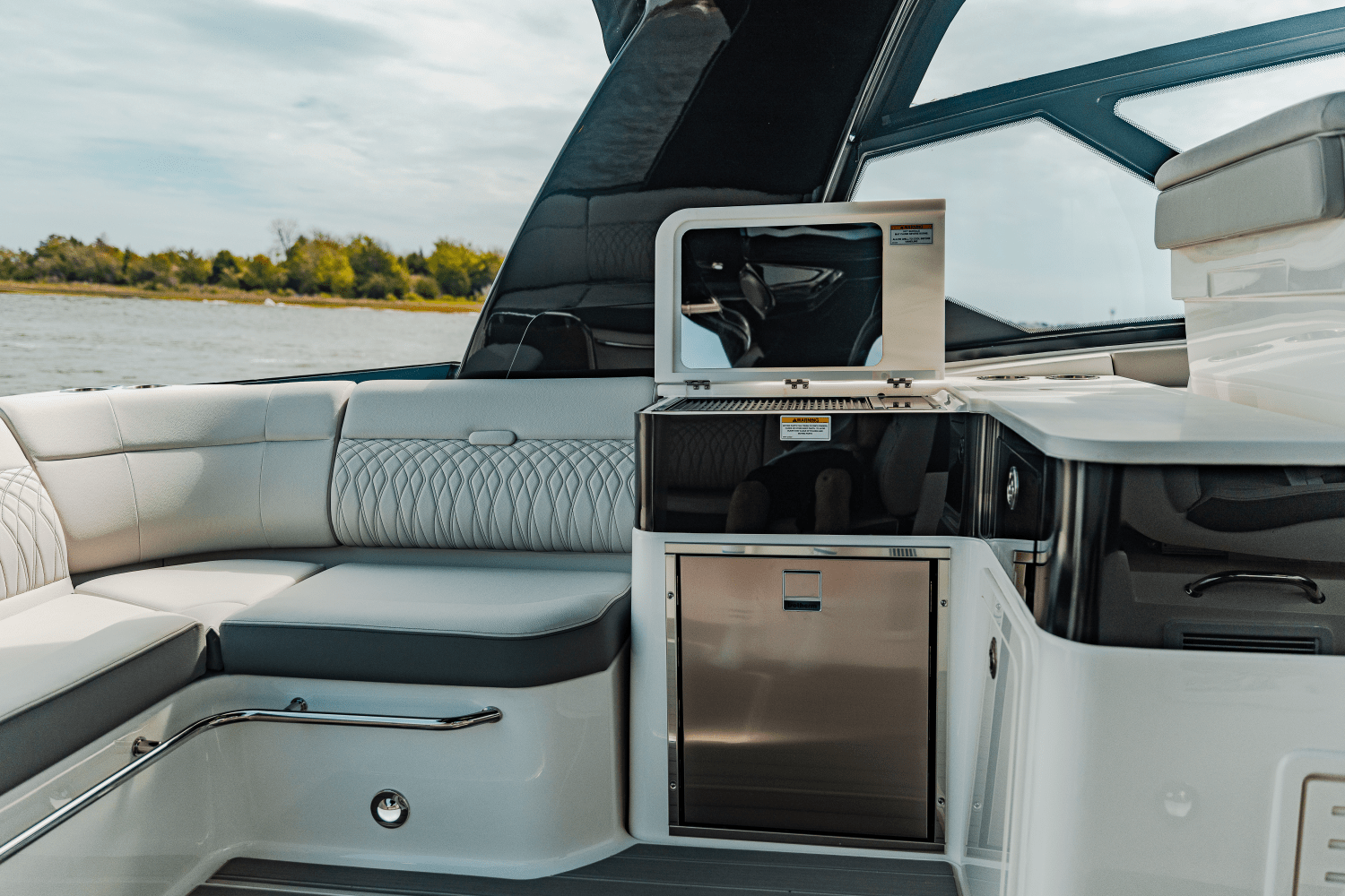 2025 Sea Ray Sundancer 370 Outboard Image Thumbnail #21