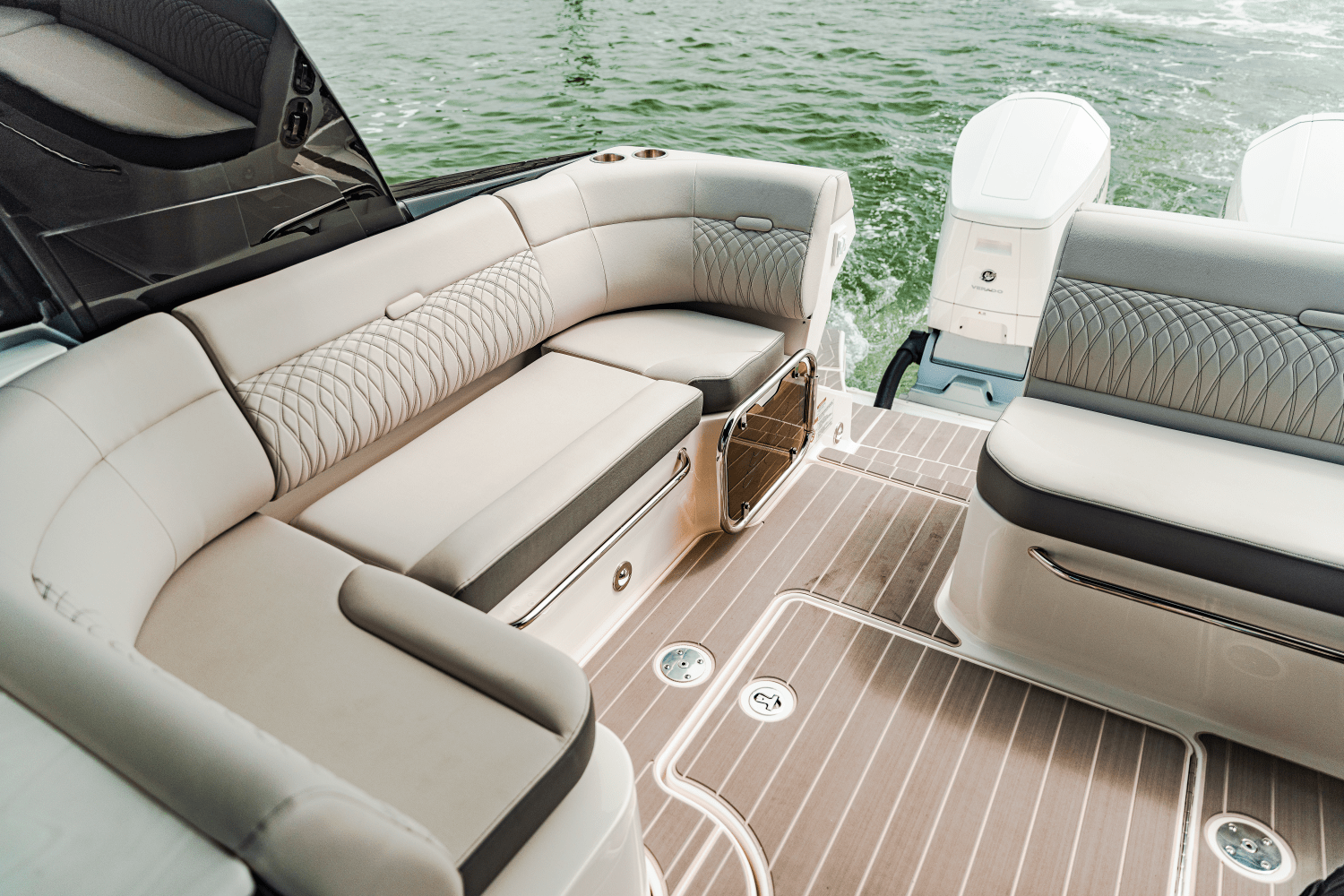 2025 Sea Ray Sundancer 370 Outboard Image Thumbnail #7