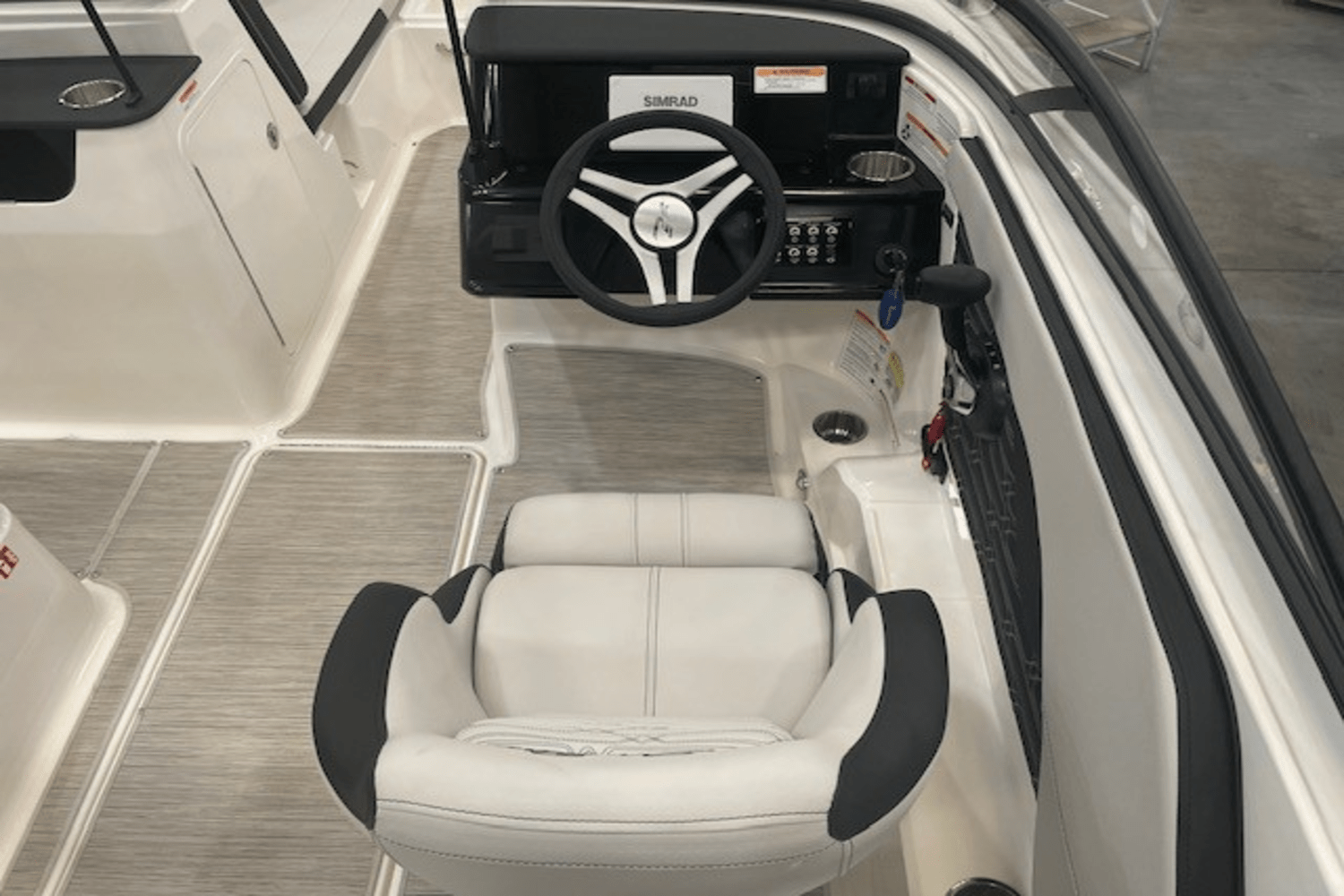2025 Sea Ray SPX 190 Image Thumbnail #13
