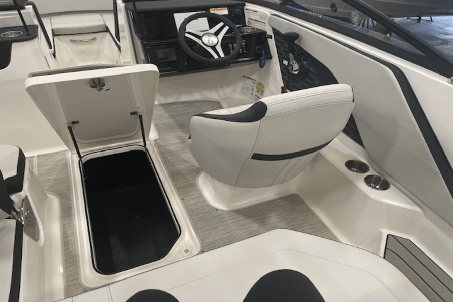 2025 Sea Ray SPX 190 Image Thumbnail #28