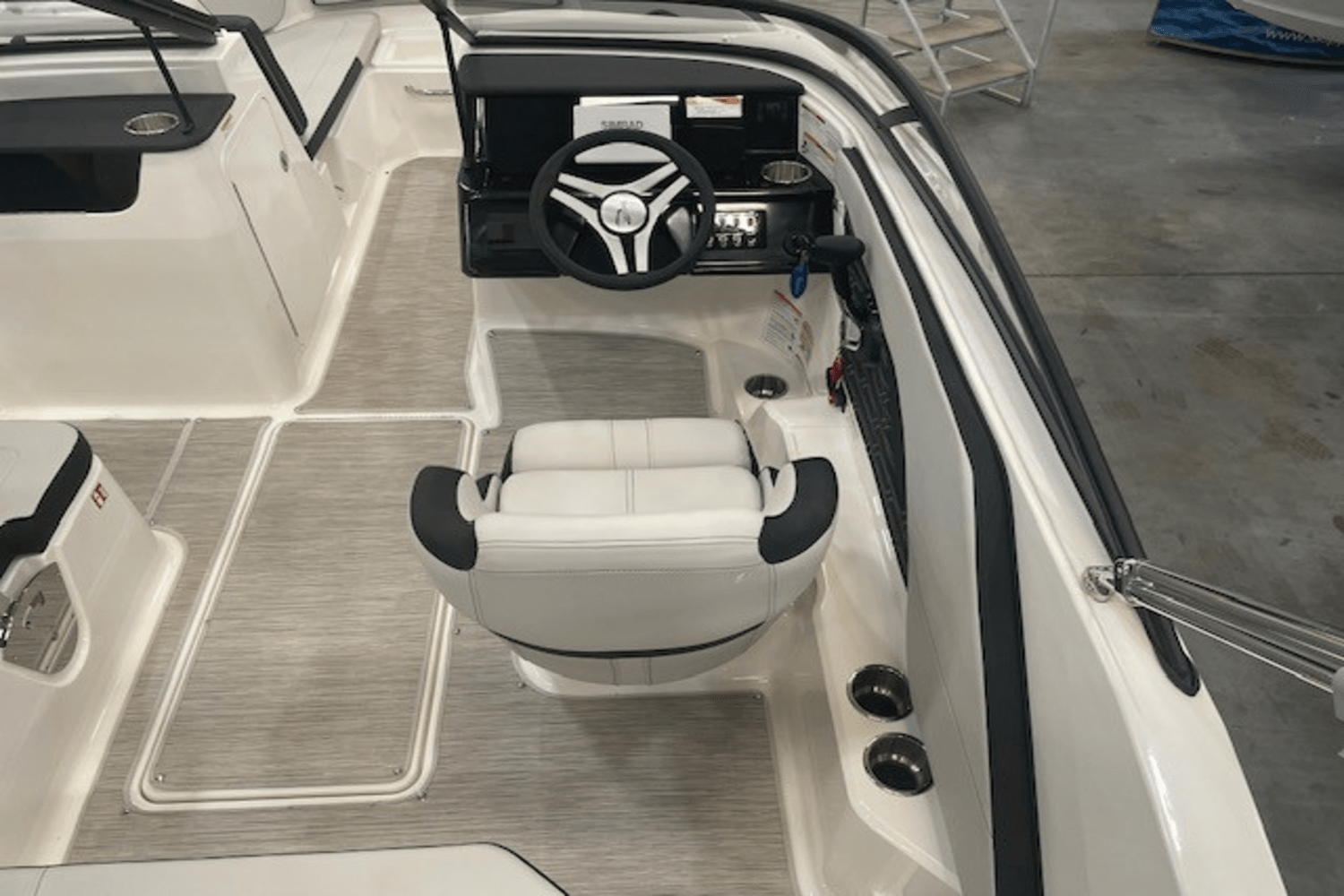 2025 Sea Ray SPX 190 Image Thumbnail #15