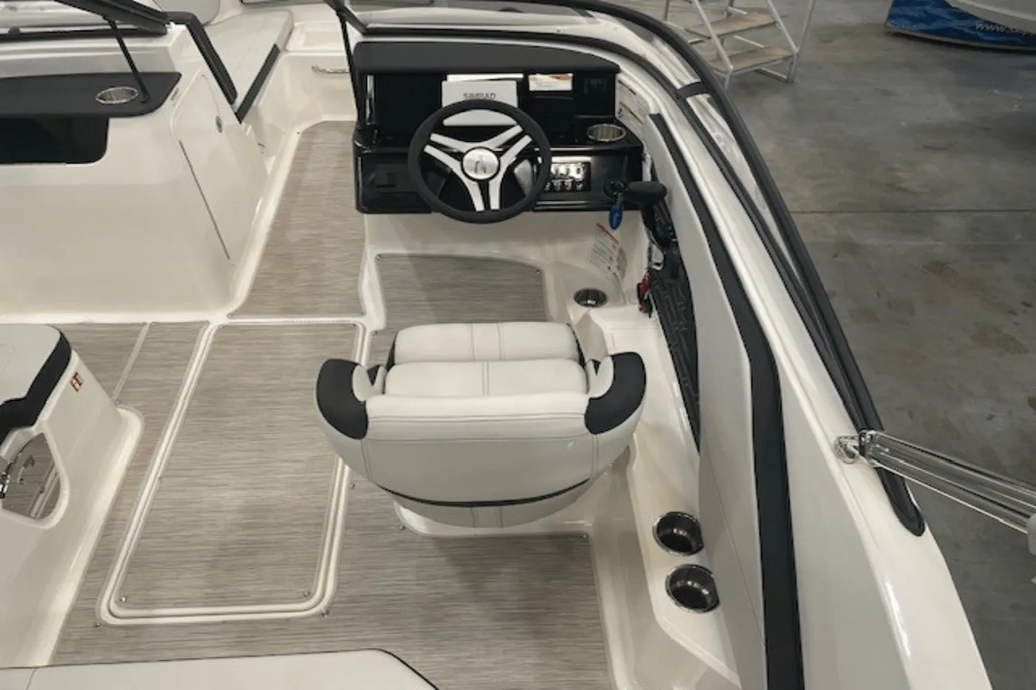 2025 Sea Ray SPX 190 Image Thumbnail #15