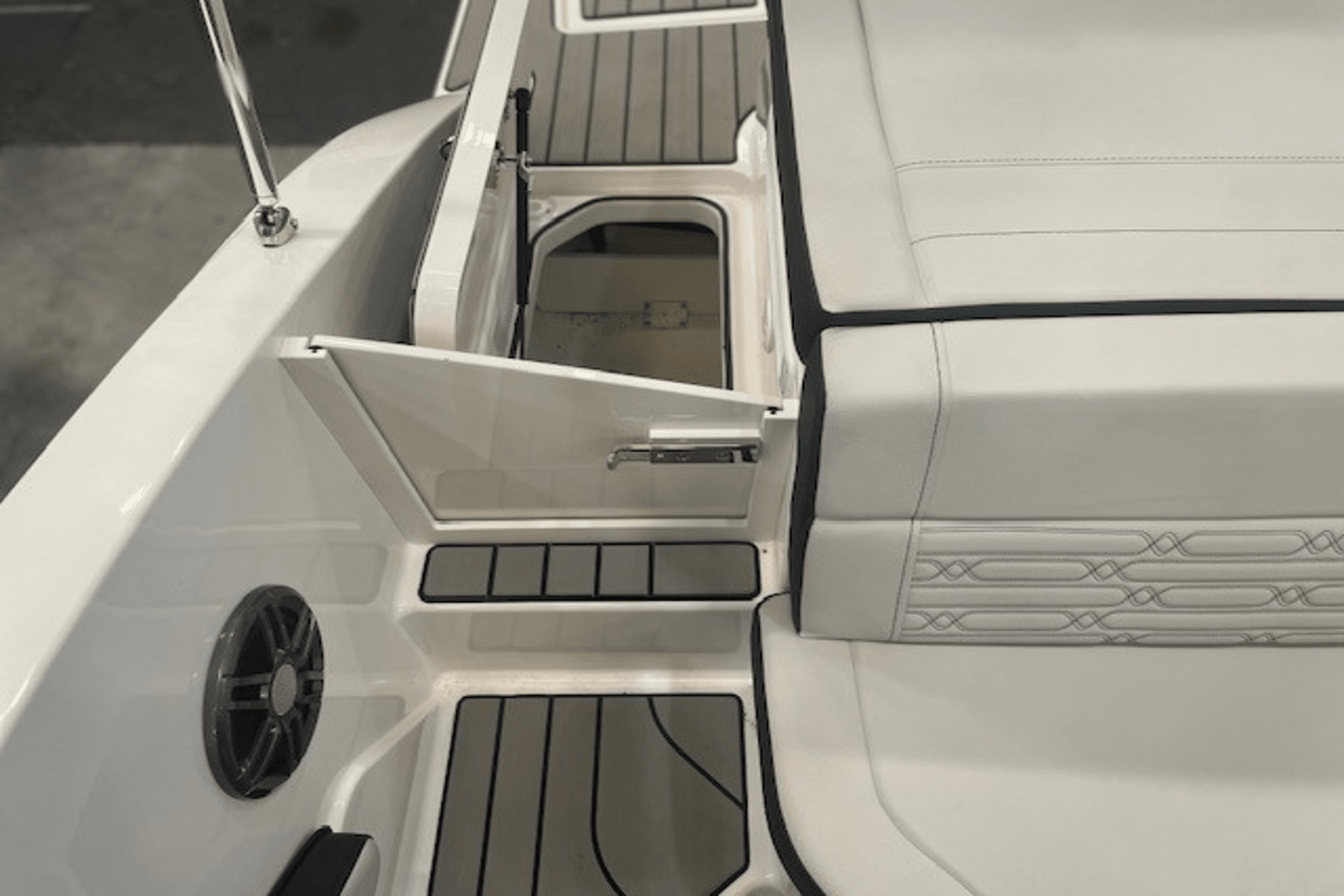 2025 Sea Ray SPX 190 Image Thumbnail #11