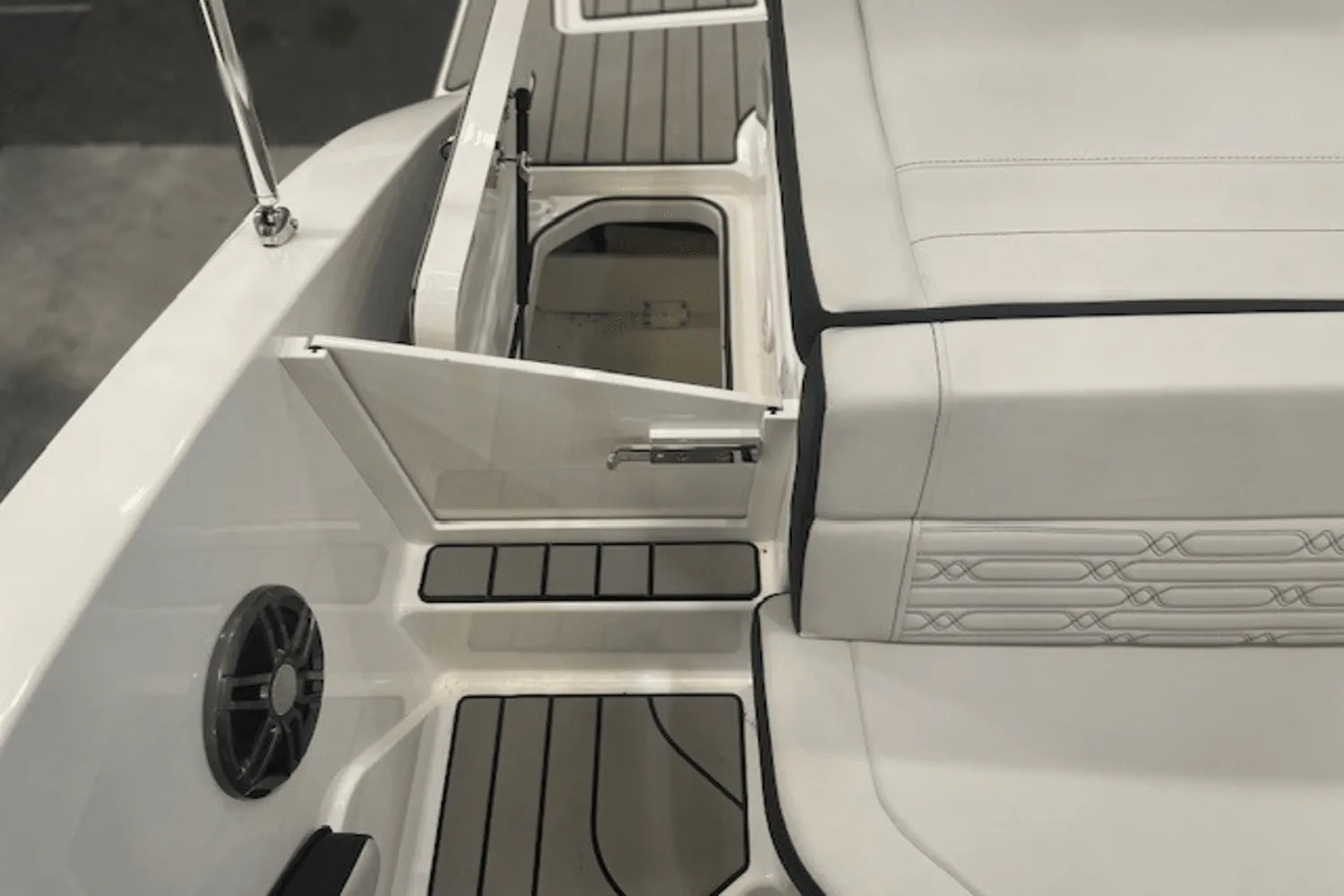 2025 Sea Ray SPX 190 Image Thumbnail #11