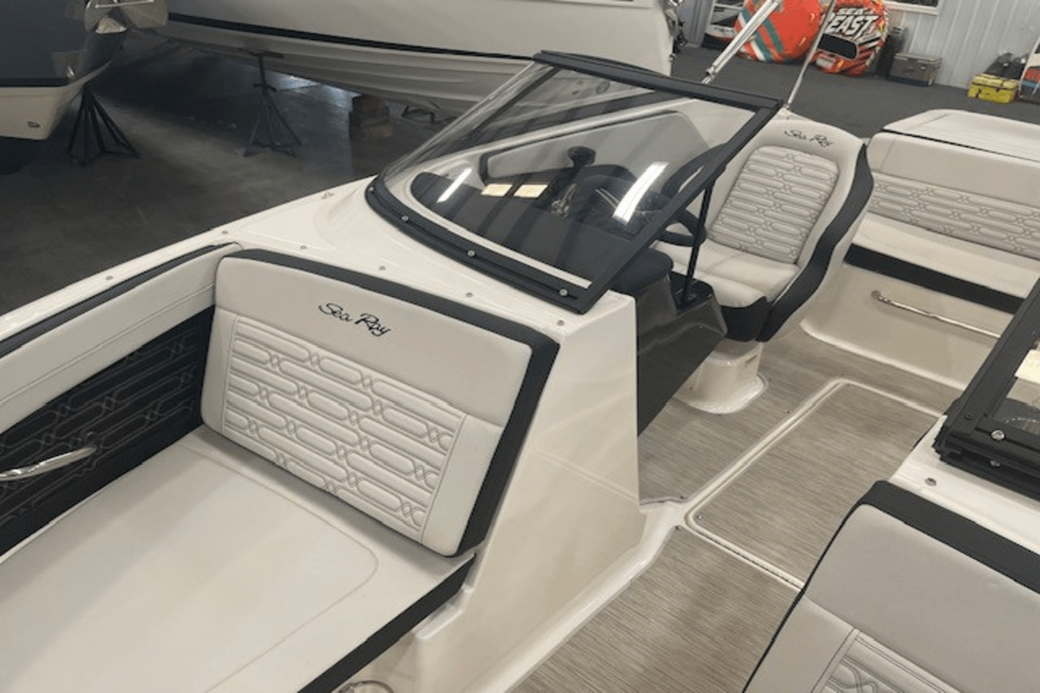 2025 Sea Ray SPX 190 Image Thumbnail #32