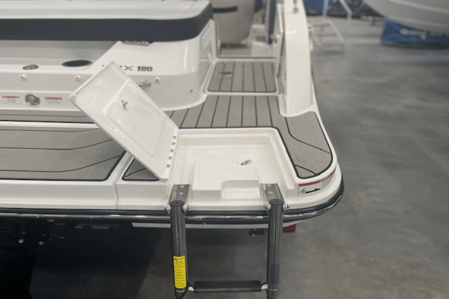 2025 Sea Ray SPX 190 Image Thumbnail #9