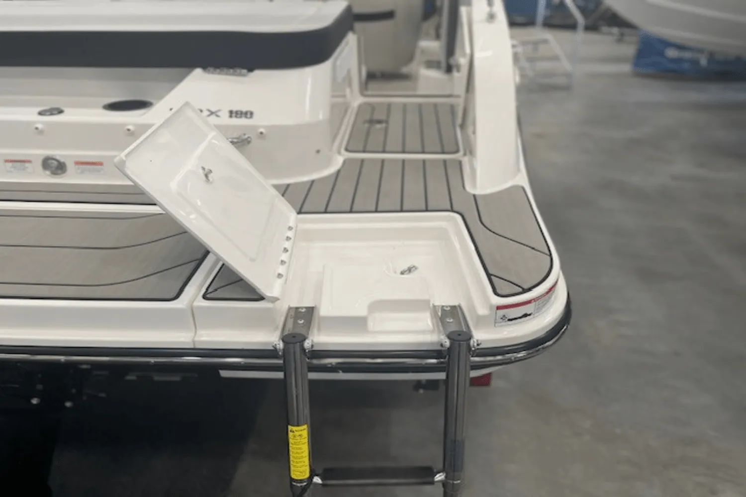 2025 Sea Ray SPX 190 Image Thumbnail #9