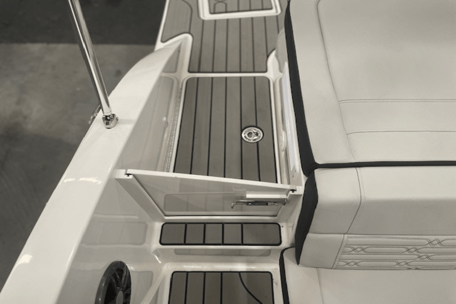 2025 Sea Ray SPX 190 Image Thumbnail #14