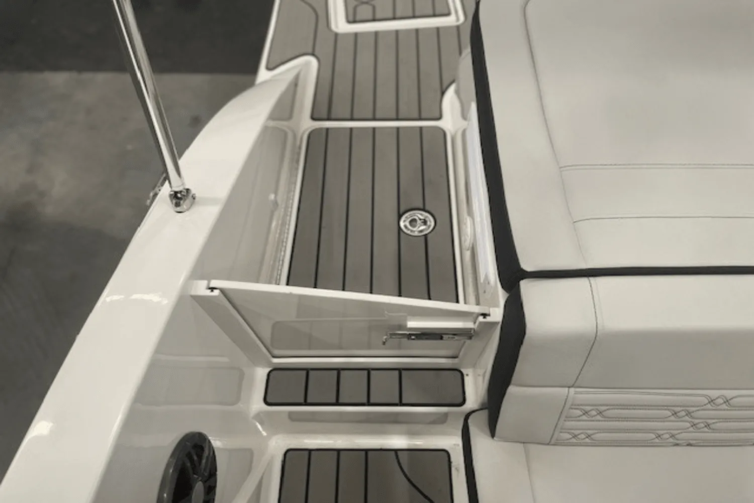 2025 Sea Ray SPX 190 Image Thumbnail #14