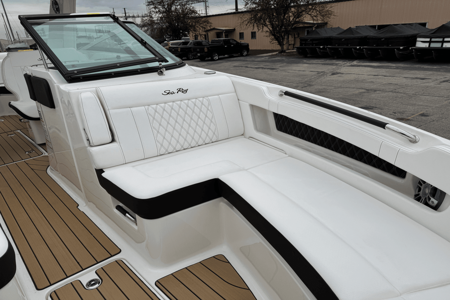 2025 Sea Ray SLX 310 Image Thumbnail #3