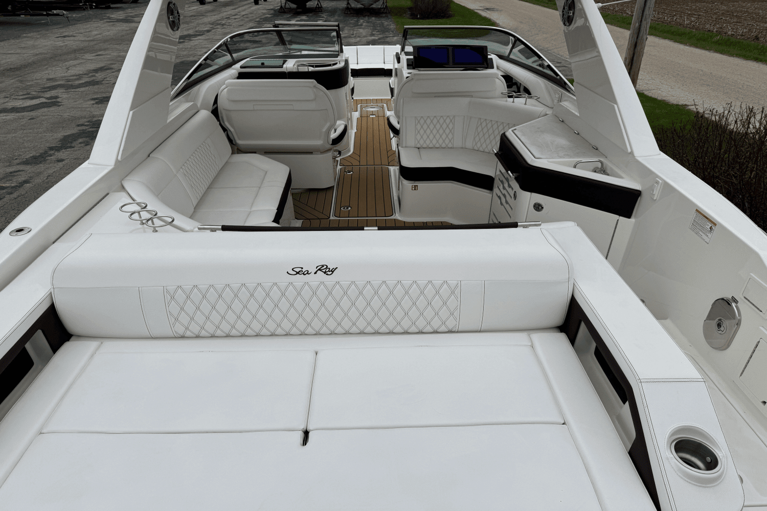 2025 Sea Ray SLX 310 Image Thumbnail #11