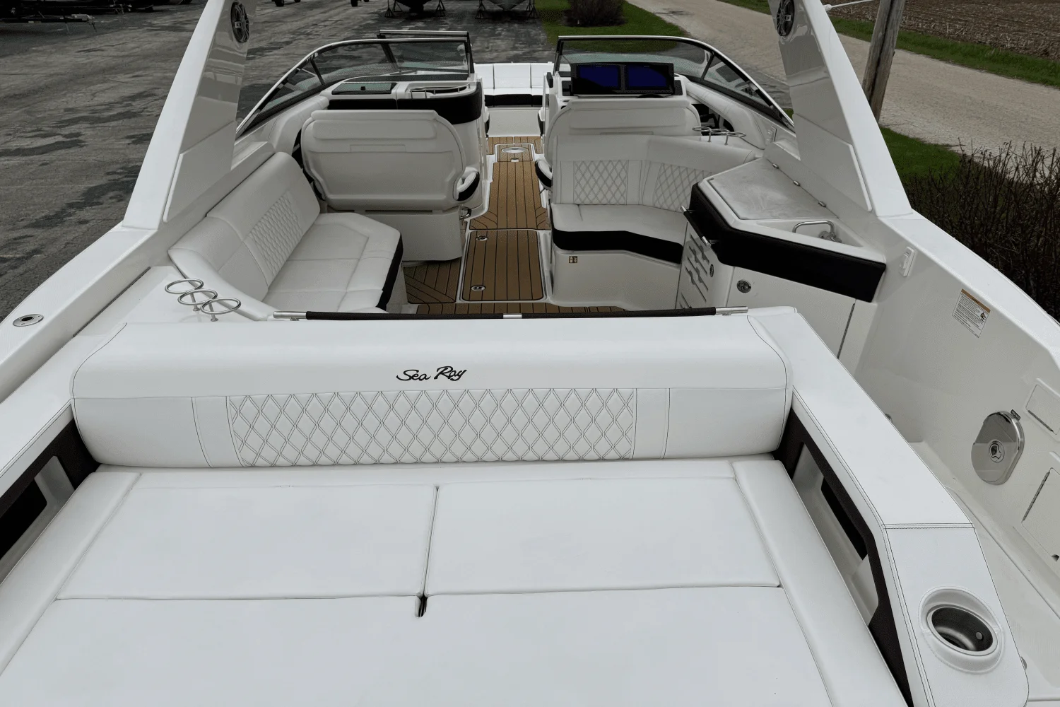 2025 Sea Ray SLX 310 Image Thumbnail #11