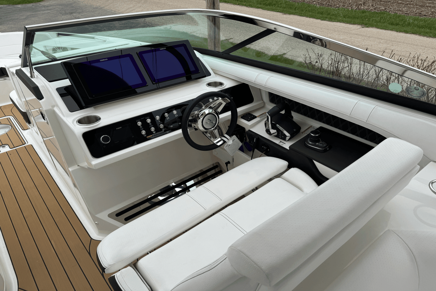 2025 Sea Ray SLX 310 Image Thumbnail #7