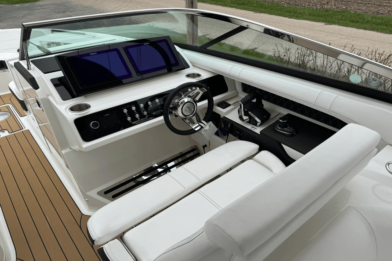 2025 Sea Ray SLX 310 Image Thumbnail #7