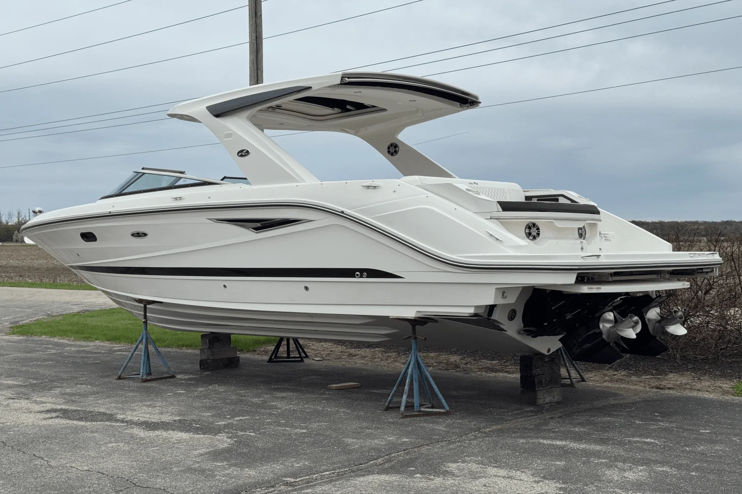 2025 Sea Ray SLX 310 Image Thumbnail #1