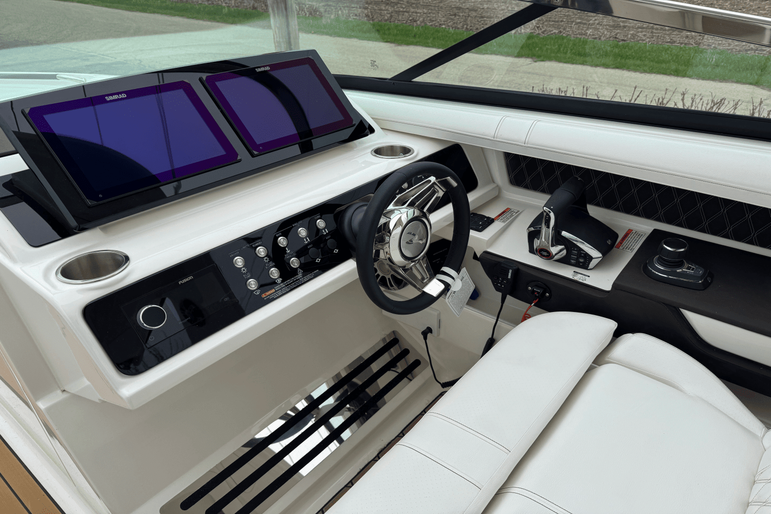 2025 Sea Ray SLX 310 Image Thumbnail #8