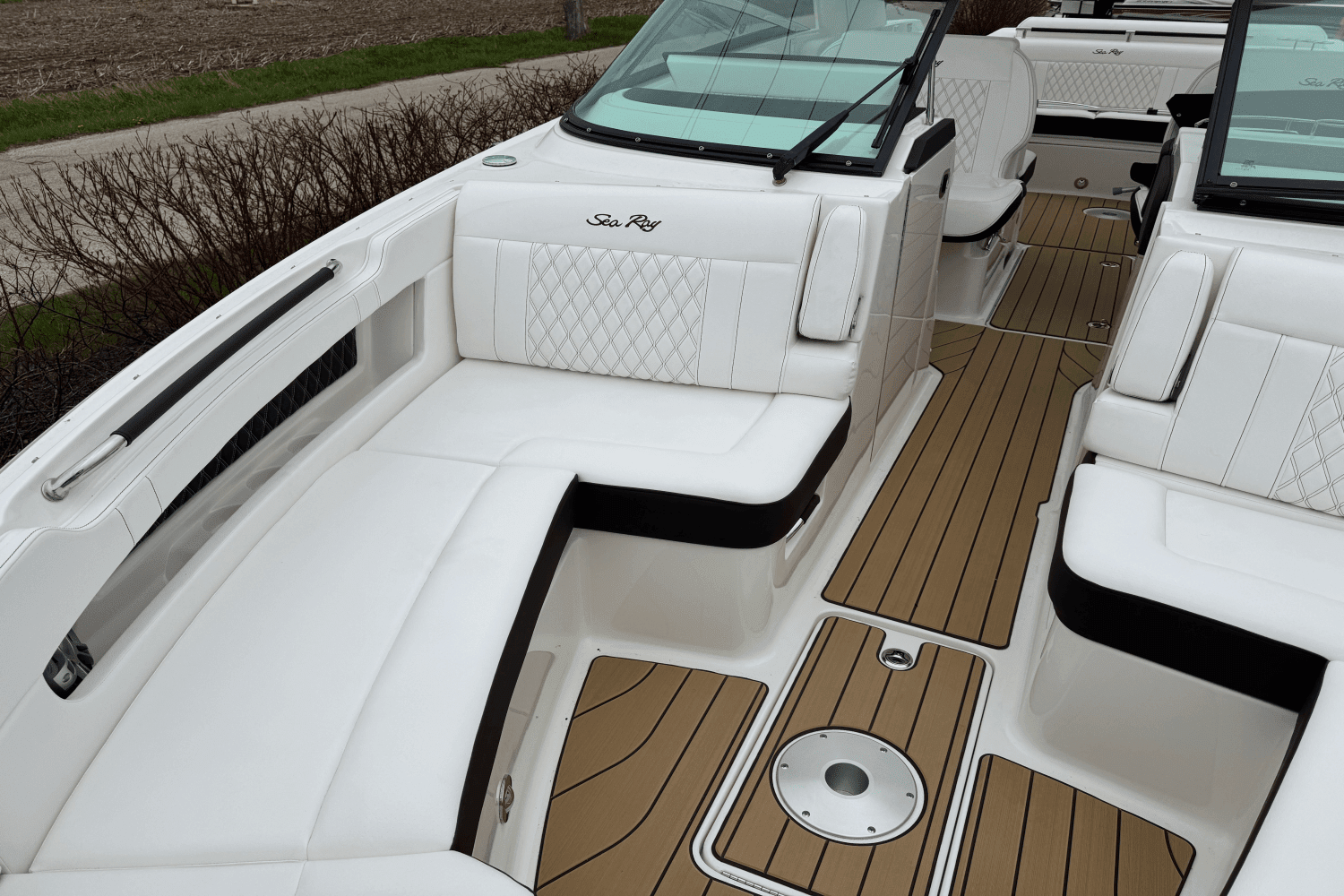 2025 Sea Ray SLX 310 Image Thumbnail #6