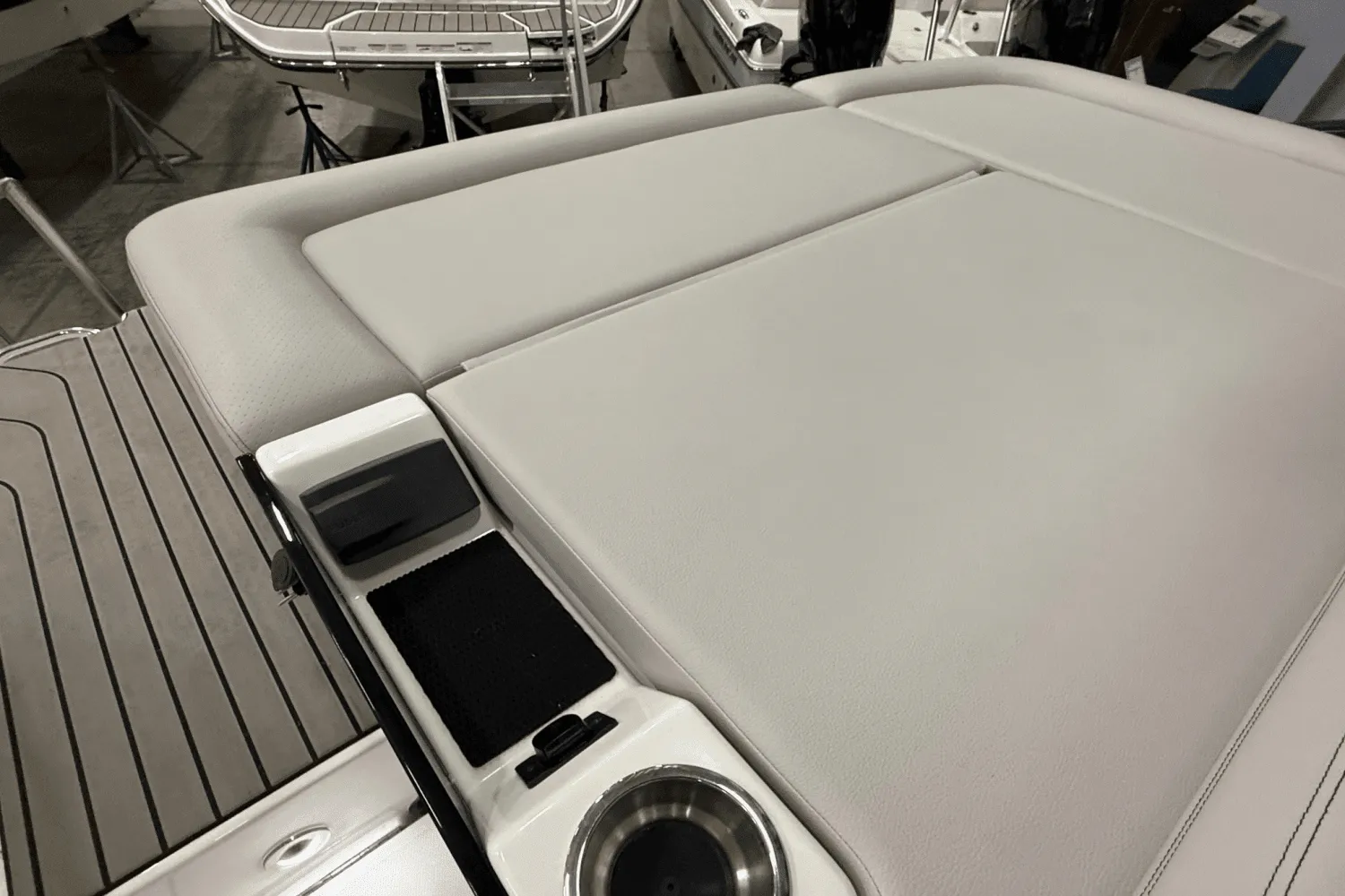 2025 Sea Ray SLX 260 Image Thumbnail #13