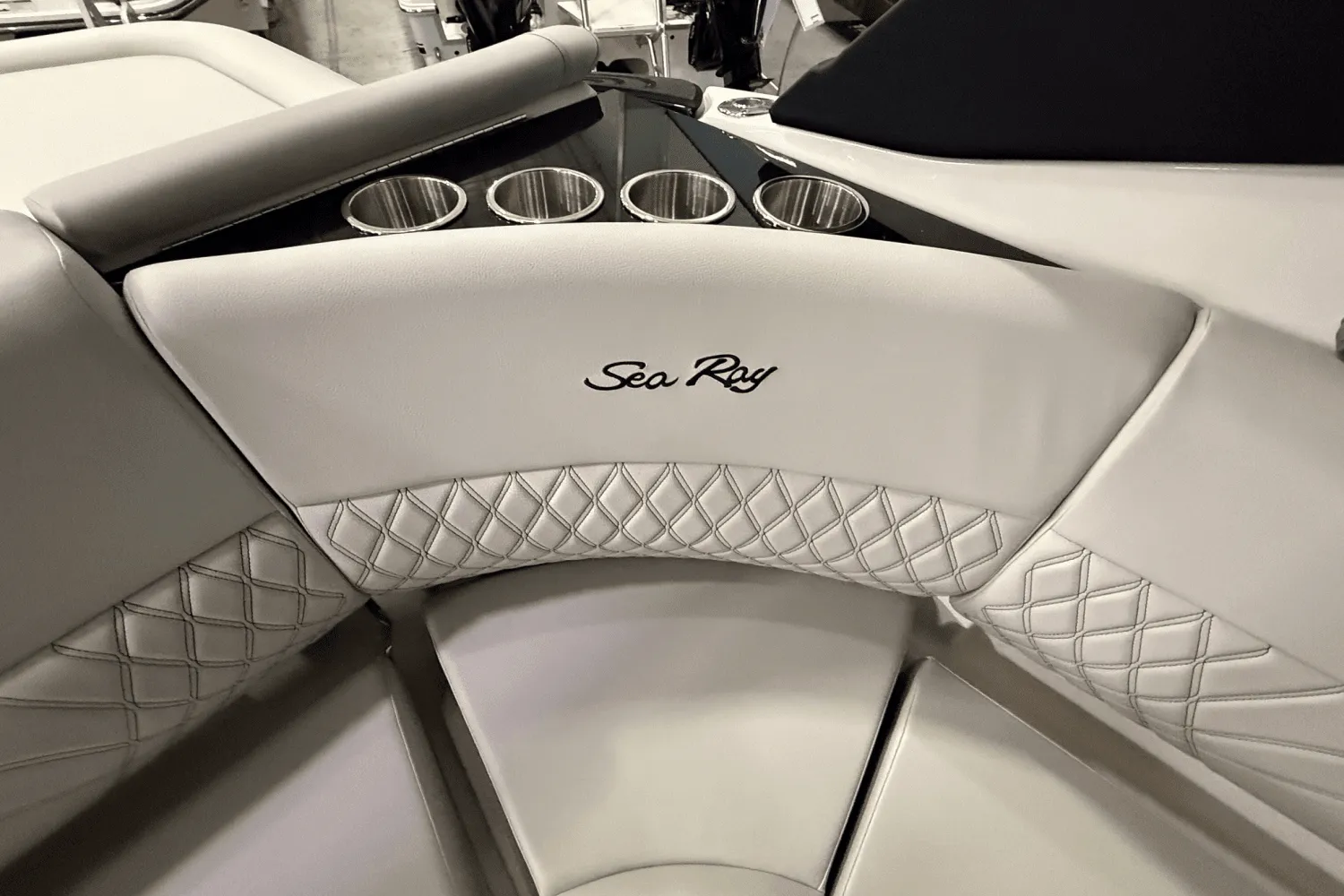 2025 Sea Ray SLX 260 Image Thumbnail #4