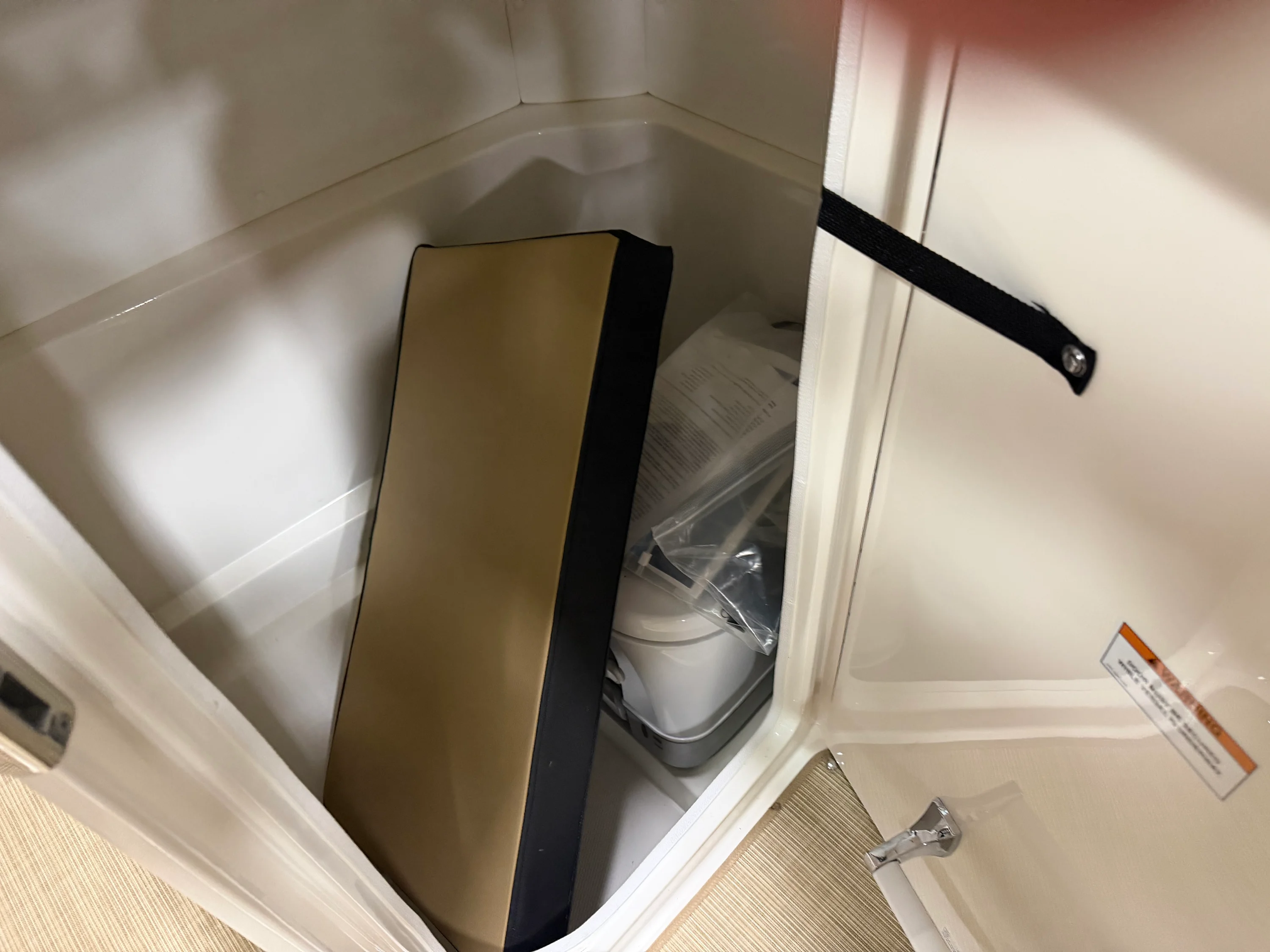 2025 Sea Ray SPX 230 Outboard Image Thumbnail #12