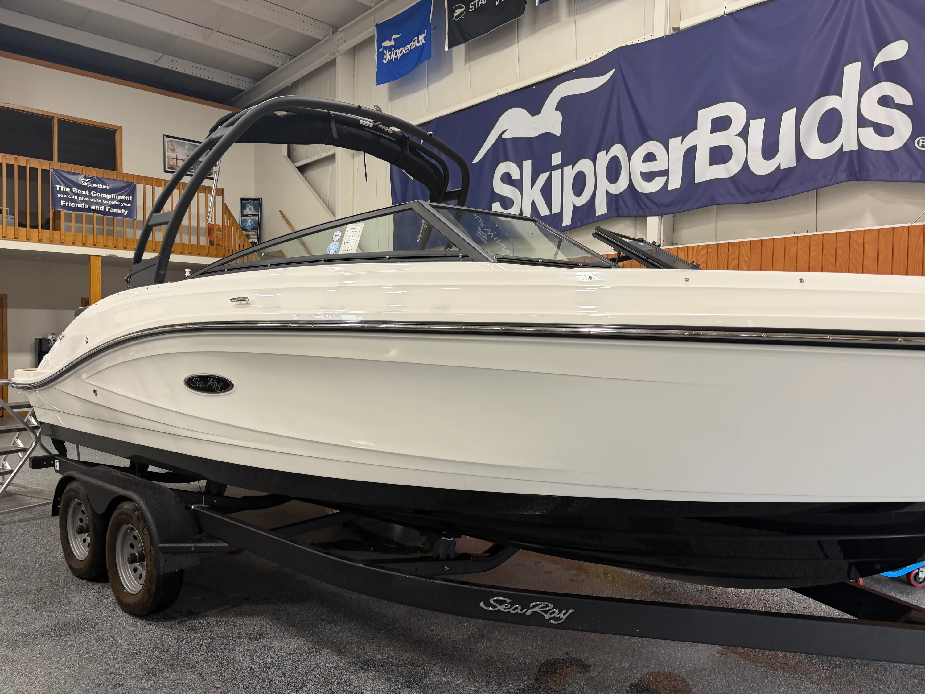 2025 Sea Ray SPX 230 Outboard Image Thumbnail #2