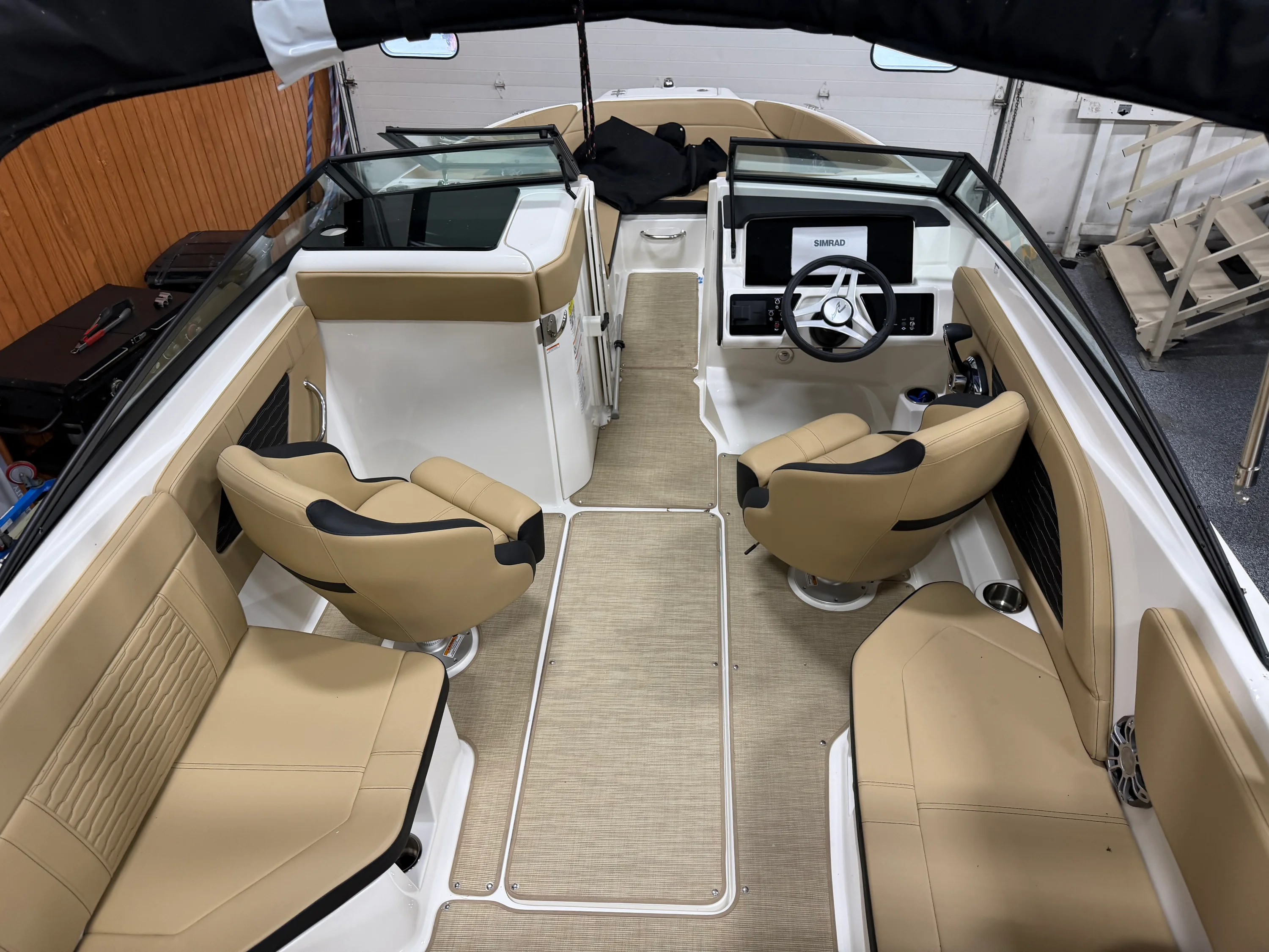 2025 Sea Ray SPX 230 Outboard Image Thumbnail #3