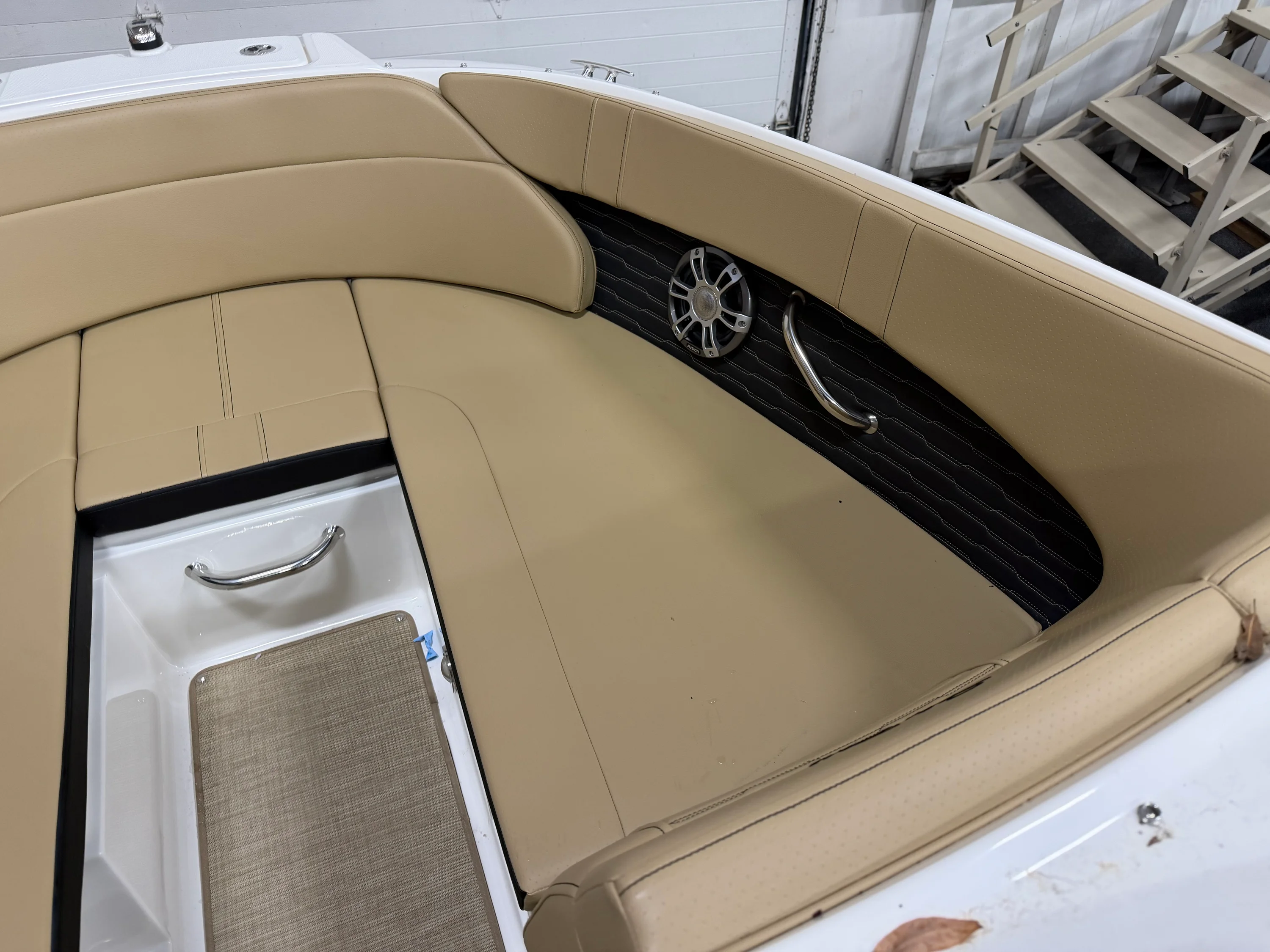 2025 Sea Ray SPX 230 Outboard Image Thumbnail #9