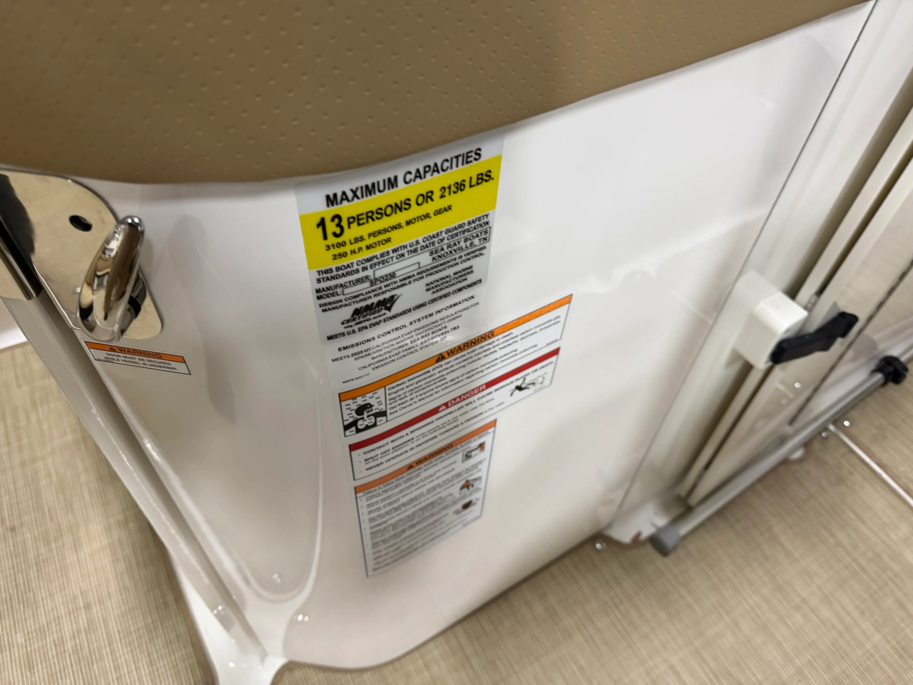 2025 Sea Ray SPX 230 Outboard Image Thumbnail #13