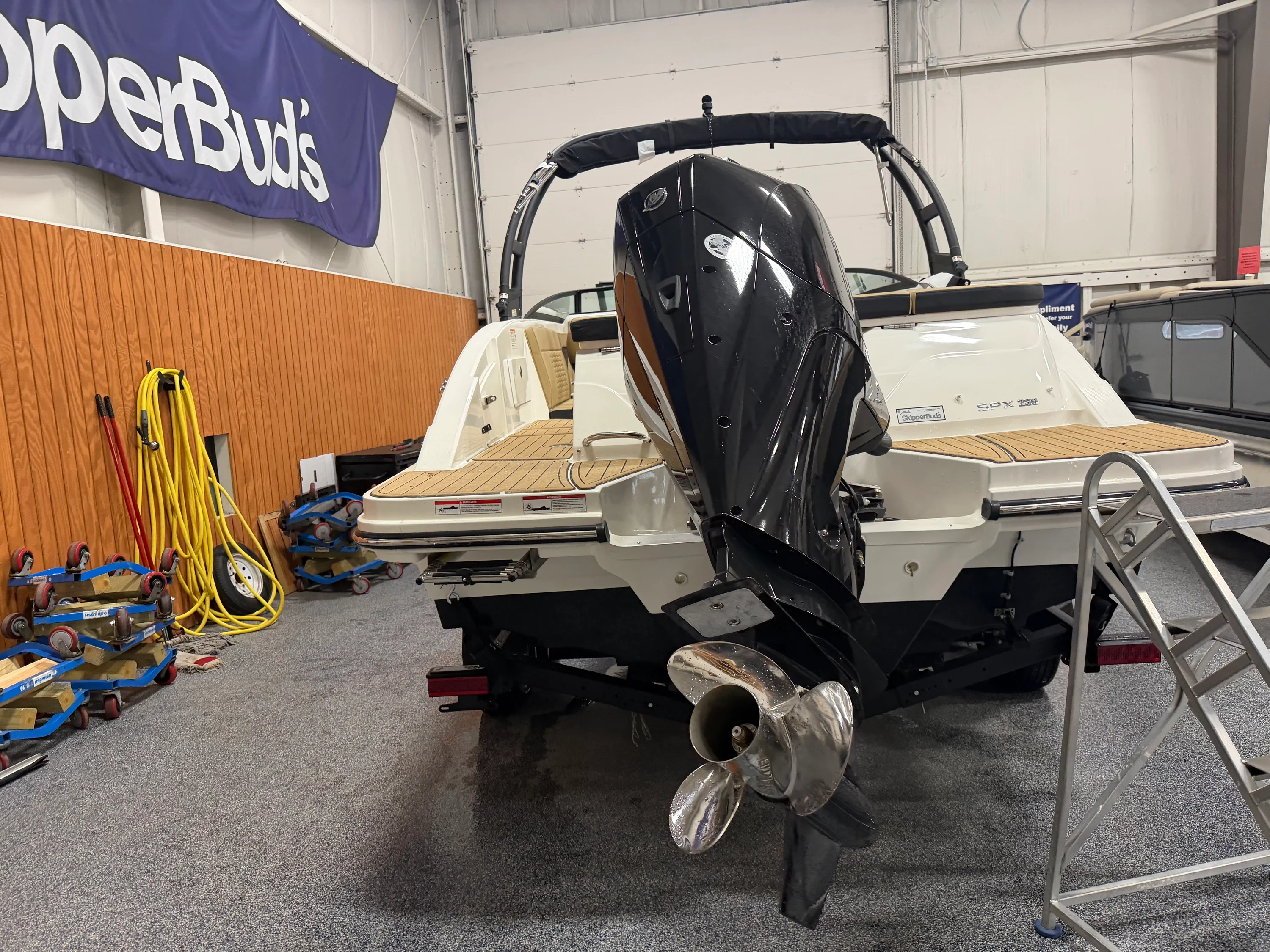 2025 Sea Ray SPX 230 Outboard Image Thumbnail #5