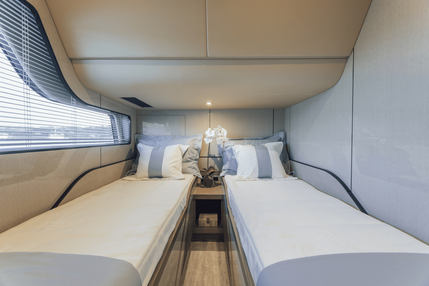 2026 Cruisers Yachts 57 Fly Image Thumbnail #10