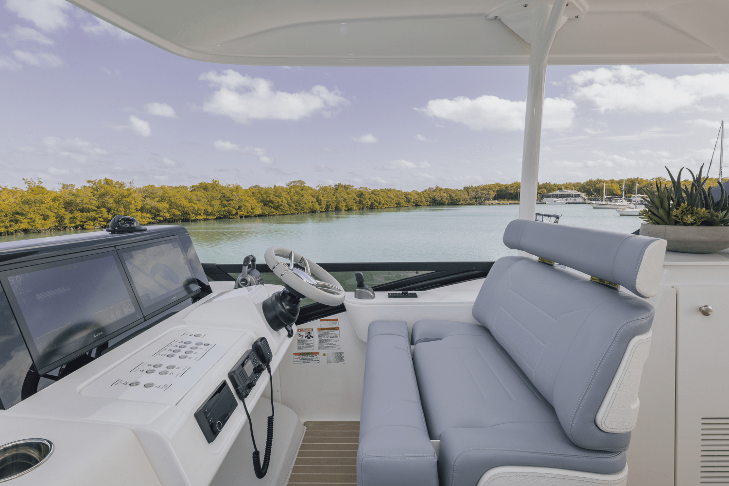 2026 Cruisers Yachts 57 Fly Image Thumbnail #11