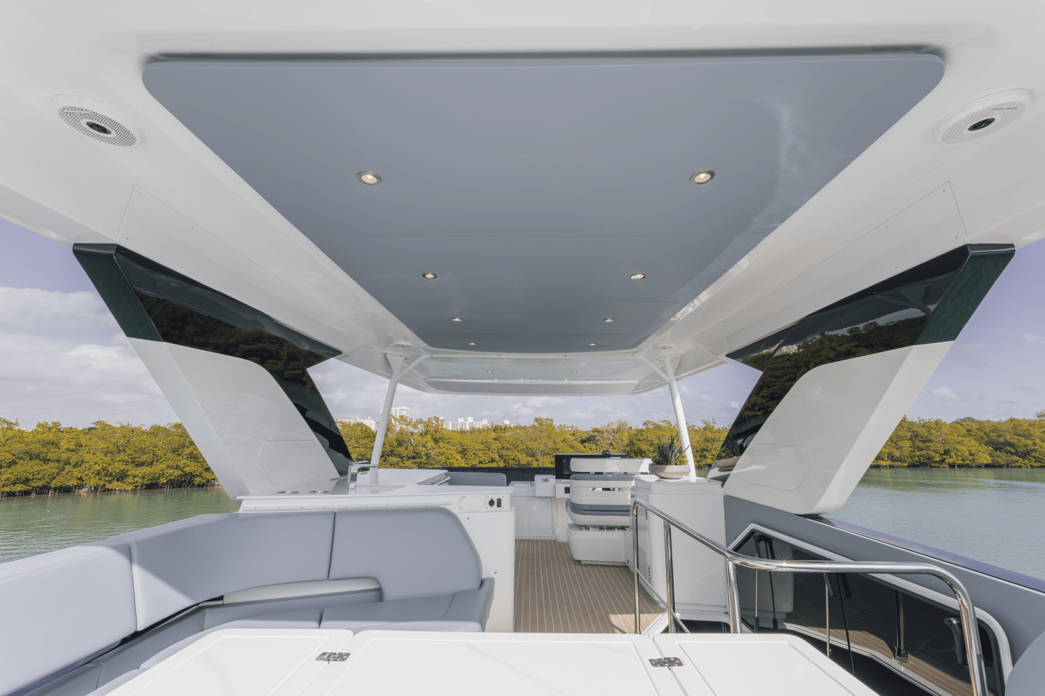 2026 Cruisers Yachts 57 Fly Image Thumbnail #14