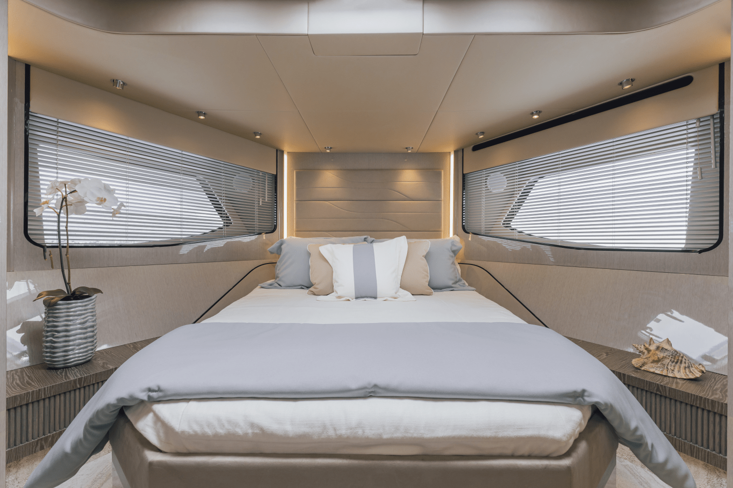 2026 Cruisers Yachts 57 Fly Image Thumbnail #9
